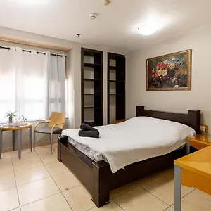 Little Hostel-5 Min Walk To The Хостел